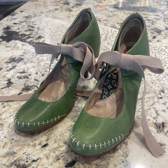 TERRA PLANA - Artisan Design Handcrafted Green Leather Heels Size 37 / US Size 6 - Picture 1 of 8